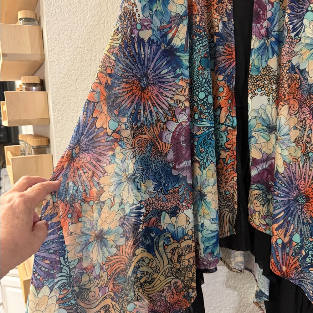 Floral Women's Cardigan/Cape/Overlay (31) - Picture 2 of 9